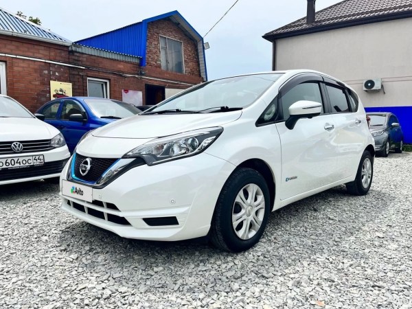 Nissan_Note_2018_002
